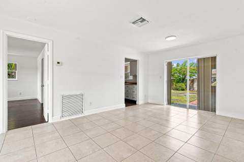 399 SW 14th Street, Deerfield Beach FL - photo 6 of 34