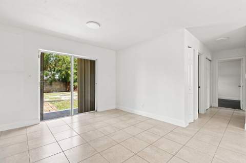 399 SW 14th Street, Deerfield Beach FL - photo 7 of 34