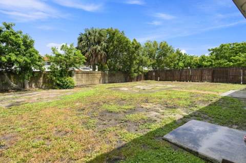 399 SW 14th Street, Deerfield Beach FL - photo 8 of 34
