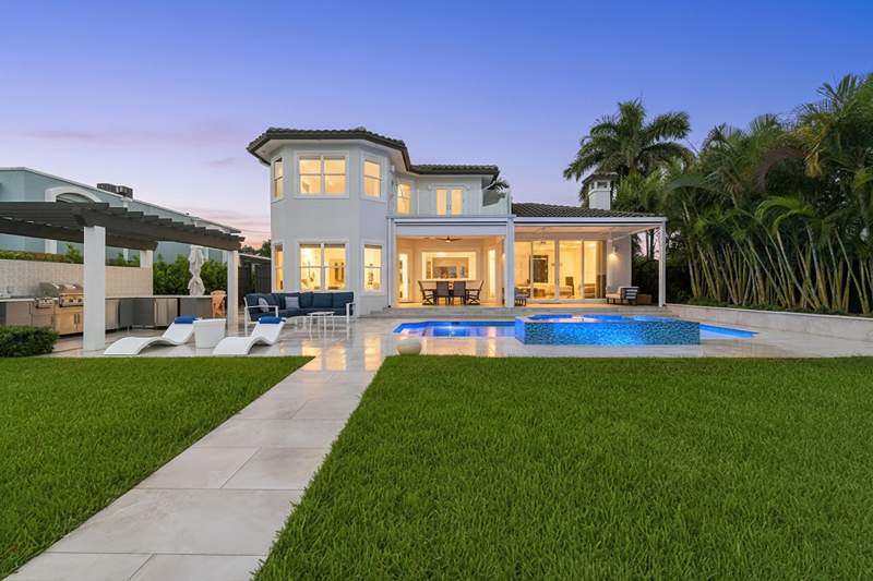 4 bedroom Single Family Residence at 3 Lakeside Palms Court, Lakeside Palms, Lake Worth Beach — photo 4