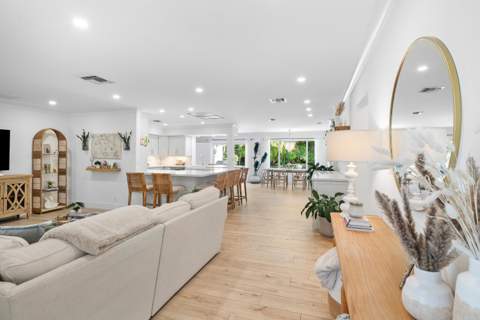 2641 NE 52nd Street, Lighthouse Point FL - photo 6 of 49