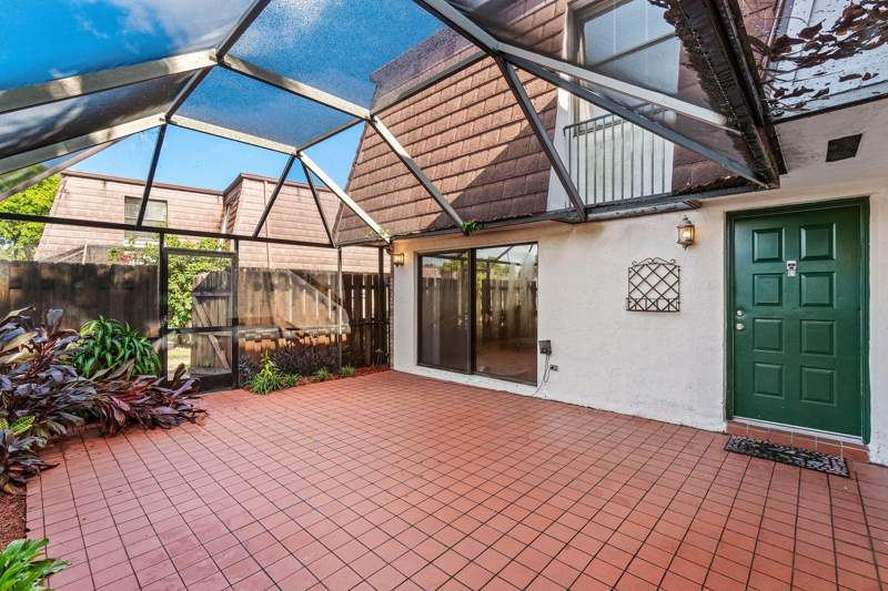 2 bedroom Townhouse at 7754 Courtyard Run, Courtyards At Boca II, Boca Raton — photo 2