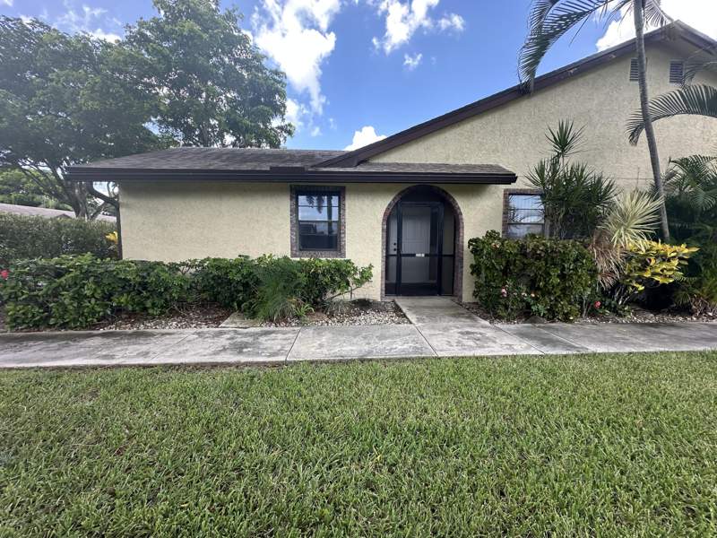 2 bedroom Villa at 23301 Barlake Drive #23, Lakes Of Boca Barwood 1, Boca Raton — photo 2