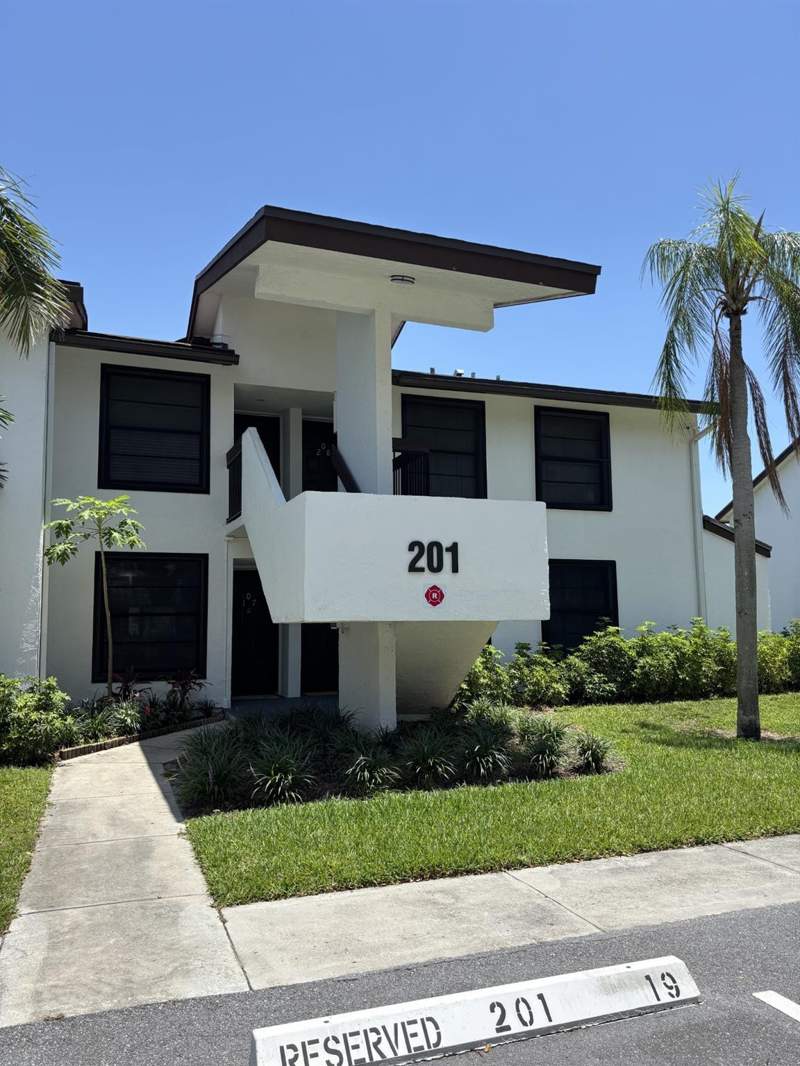 2 bedroom Condominium at 201 Lake Pointe Drive #107, Lake Pointe Condominium No One, Oakland Park — photo 3