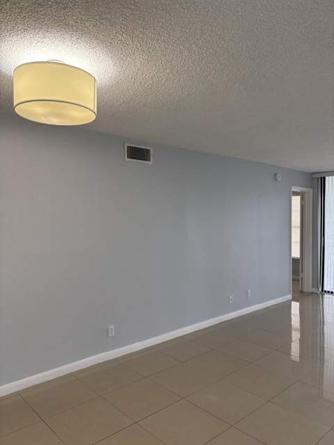 201 Lake Pointe Drive #107, Oakland Park FL - photo 8 of 17