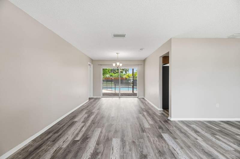 4 bedroom Single Family Residence at 10830 NW 29th Court, Sunrise Golf Village Sec 21, Sunrise — photo 5