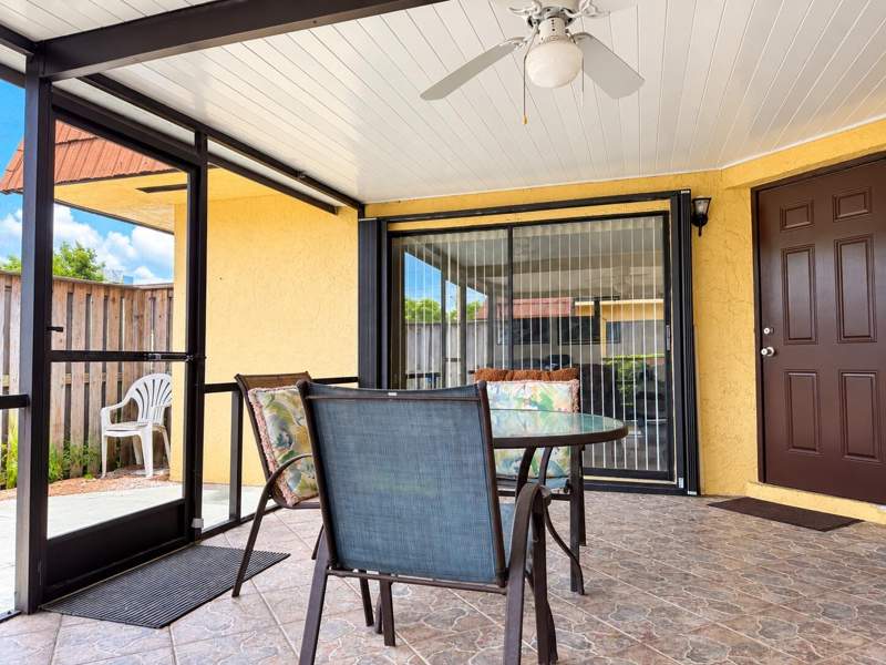 2 bedroom Townhouse at 4161 Turnberry Circle #28, Village Of Turnberry, Lake Worth — photo 2