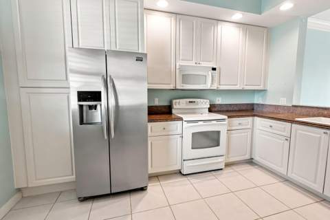 25 Harbour Isle Drive #104, Fort Pierce FL - photo 9 of 55