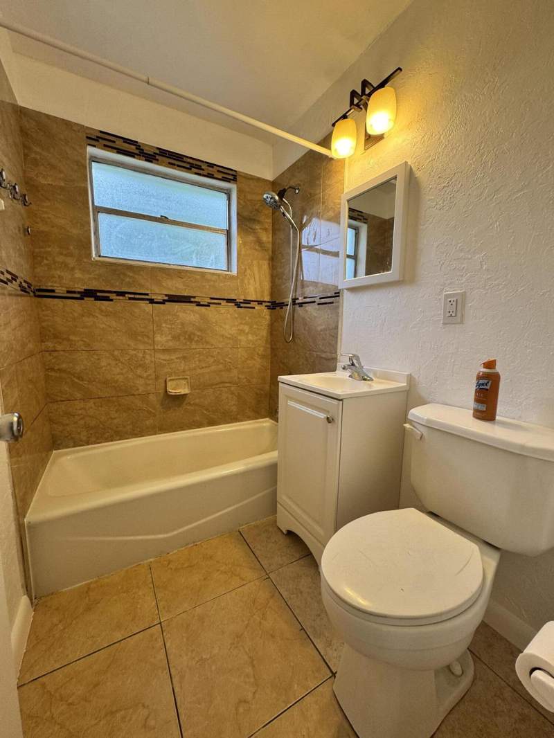 2 bedroom Single Family Residence at 2304 NW 15th Court, Dillard Park Amen Plat, Fort Lauderdale — photo 5
