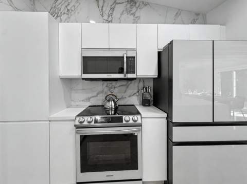 2836 NW 11th Avenue, Wilton Manors FL - photo 17 of 52