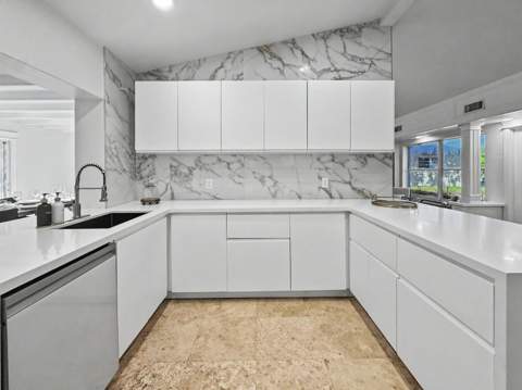 2836 NW 11th Avenue, Wilton Manors FL - photo 16 of 52