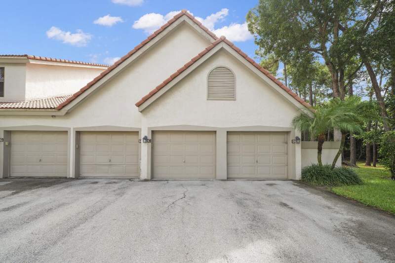 2 bedroom Condominium at 5780 Coach House Circle #C, Coach Houses Of Town Place II Condo, Boca Raton — photo 2