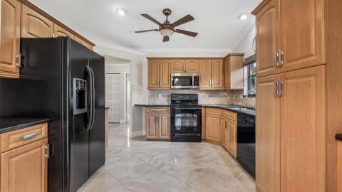 2560 NW 13th Court, Delray Beach FL - photo 16 of 64