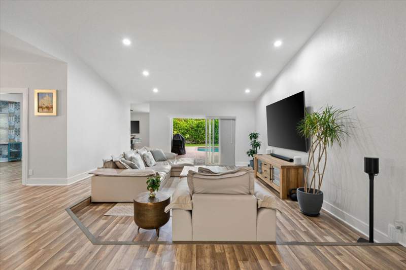 4 bedroom Single Family Residence at 4850 NW 92nd Terrace, Pine Ridge, Coral Springs — photo 5