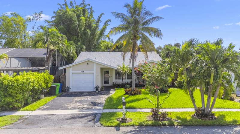 3 bedroom Single Family Residence at 5318 NW 93rd Avenue, Parkwood Homes, Sunrise — photo 2