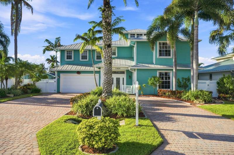 5 bedroom Single Family Residence at 1404 SW Seagull Way, Lighthouse Point, Palm City — photo 2