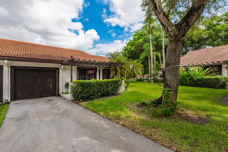 3 bedroom Townhouse at 7143 Wisteria Way, Brookwood Gardens, Tamarac — photo 2