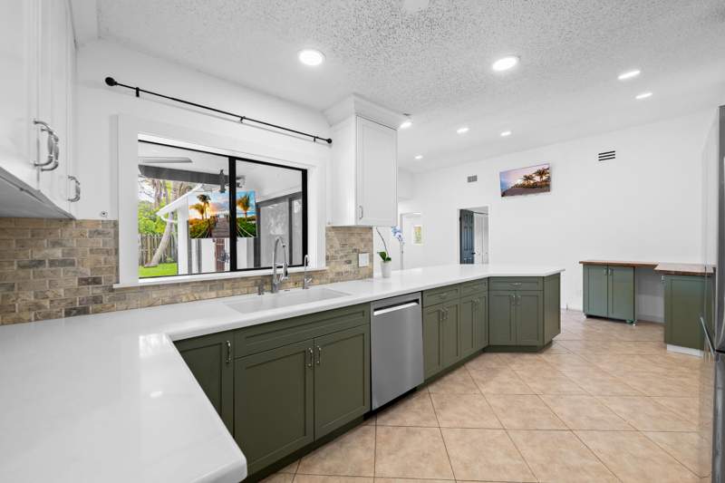 4 bedroom Single Family Residence at 9965 NW 23rd Street, Rushwood, Coral Springs — photo 4