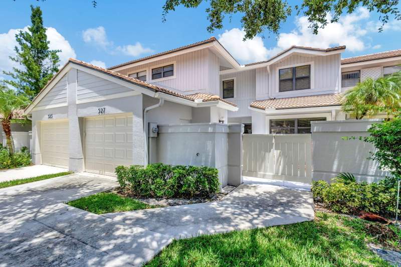 3 bedroom Townhouse at 527 Prestwick Circle, Prestwick Chase, Palm Beach Gardens — photo 2
