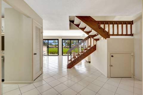 527 Prestwick Circle, Palm Beach Gardens FL - photo 20 of 42