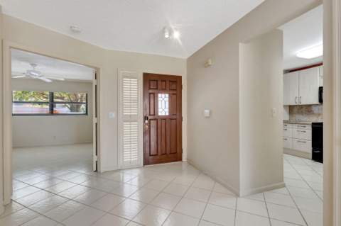 527 Prestwick Circle, Palm Beach Gardens FL - photo 8 of 42