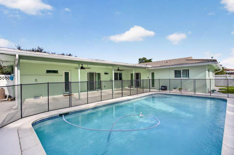 4 bedroom Single Family Residence at 3731 NW 99th Avenue, Coral Springs Lakes, Coral Springs — photo 2