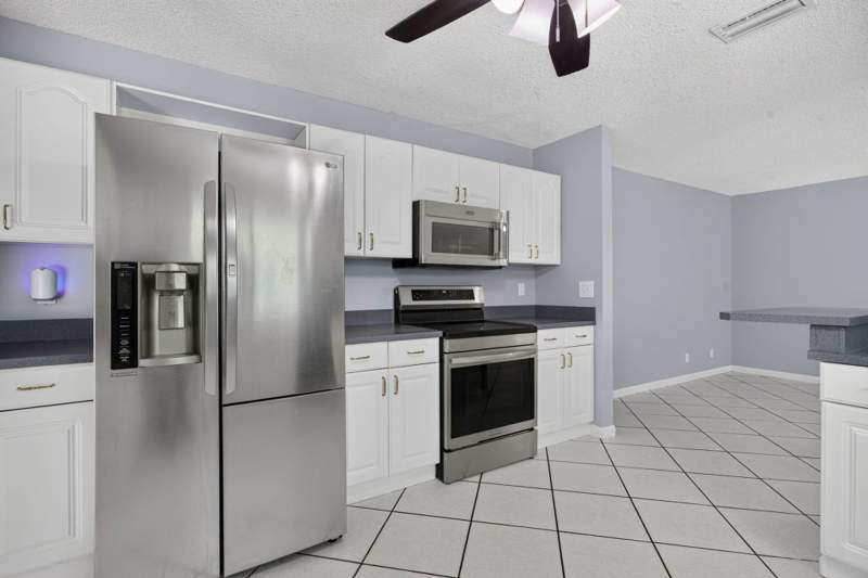 4 bedroom Single Family Residence at 3731 NW 99th Avenue, Coral Springs Lakes, Coral Springs — photo 4