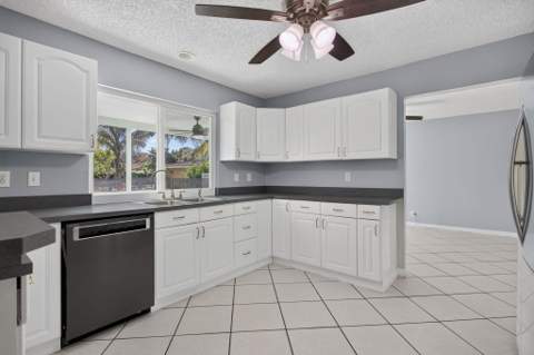 3731 NW 99th Avenue, Coral Springs FL - photo 7 of 41