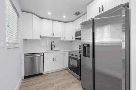 160 NE 60th Street, Oakland Park FL - photo 10 of 38