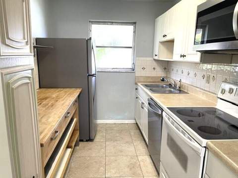 892 High Point Boulevard #B, Delray Beach FL - photo 8 of 41