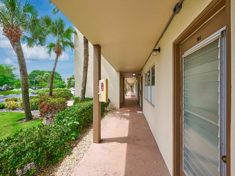 1 bedroom Condominium at 2904 Victoria Place #H1, Victoria Village H Condo, Coconut Creek — photo 2