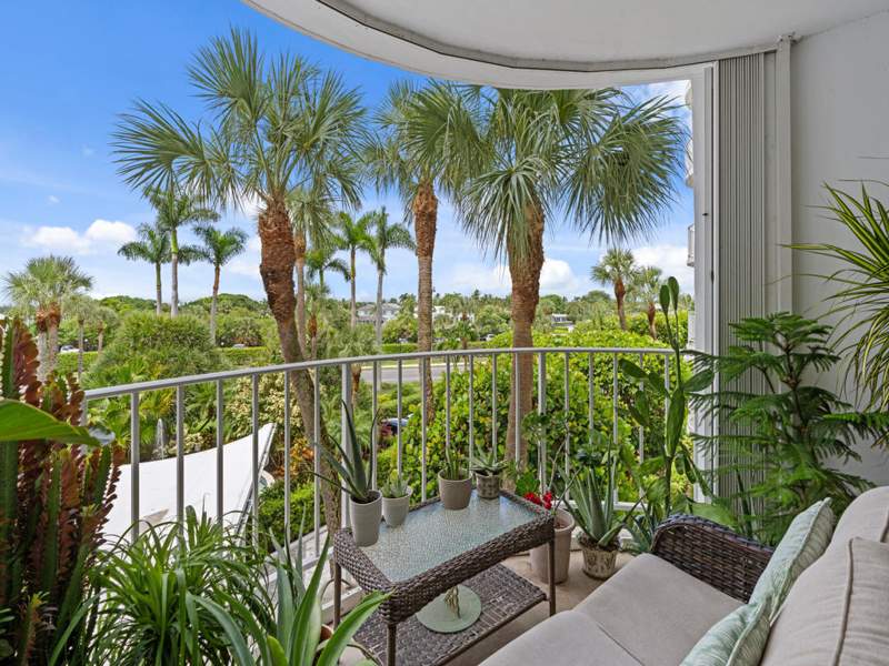 2 bedroom Stock Cooperative at 2295 S Ocean Boulevard #314, Twenty Two Ninety Five South Ocean Blvd, Palm Beach — photo 2