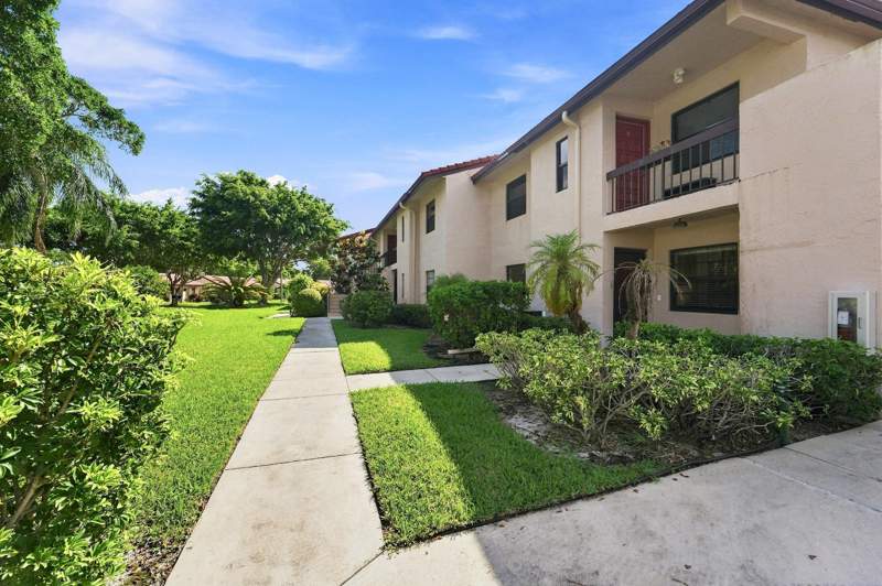 2 bedroom Condominium at 9293 Vista Del Lago #G, Pines Of Boca Lago Condo, Boca Raton — photo 2