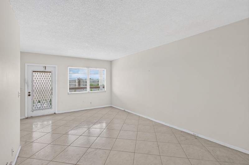 2 bedroom Condominium at 4044 Wolverton C, Century Village , Boca Raton — photo 4