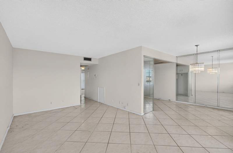 2 bedroom Condominium at 4044 Wolverton C, Century Village , Boca Raton — photo 2