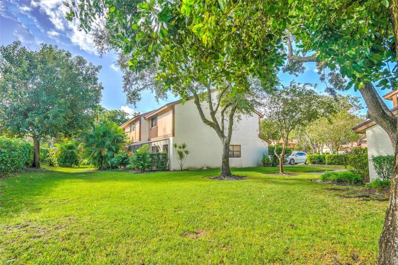 3 bedroom Townhouse at 4698 NW 30th Street, Tartan Coconut Creek Phase 1, Coconut Creek — photo 2