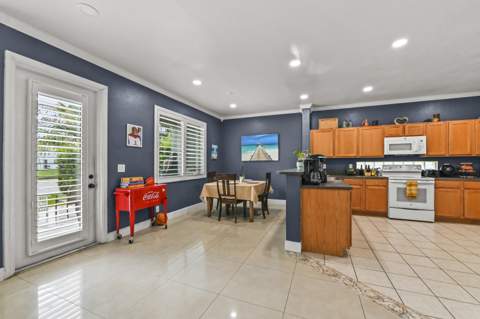1006 Center Stone Lane, Riviera Beach FL - photo 11 of 42