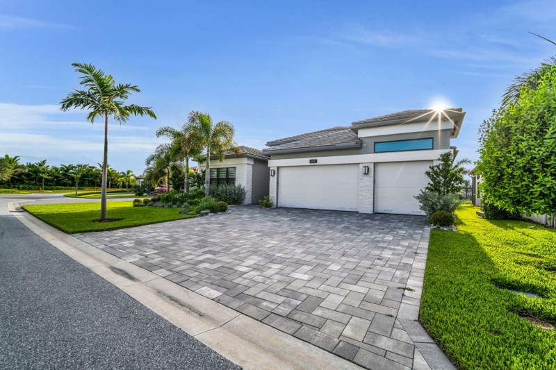 4 bedroom Single Family Residence at 11411 Apricot Valley Drive, Valencia Grand, Boynton Beach — photo 2