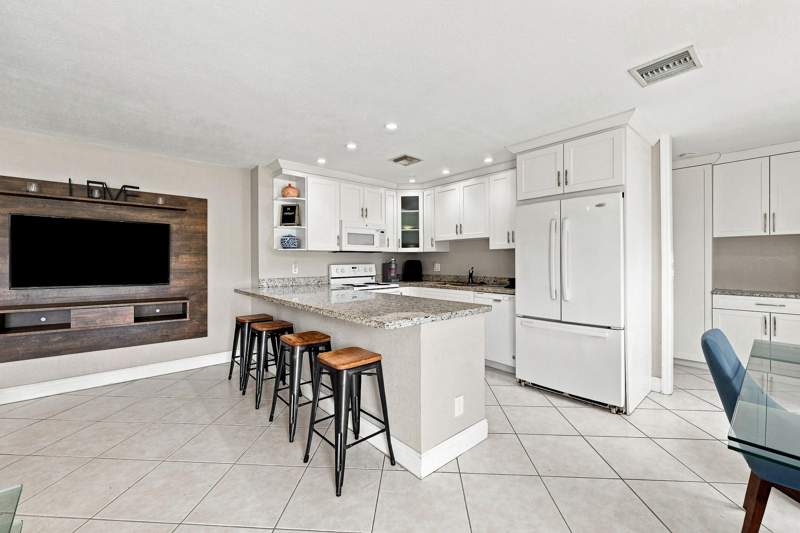 4 bedroom Single Family Residence at 7804 SW 6th Court, North Lauderdale Village Sec 4, North Lauderdale — photo 2