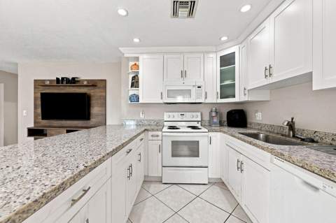 7804 SW 6th Court, North Lauderdale FL - photo 8 of 26