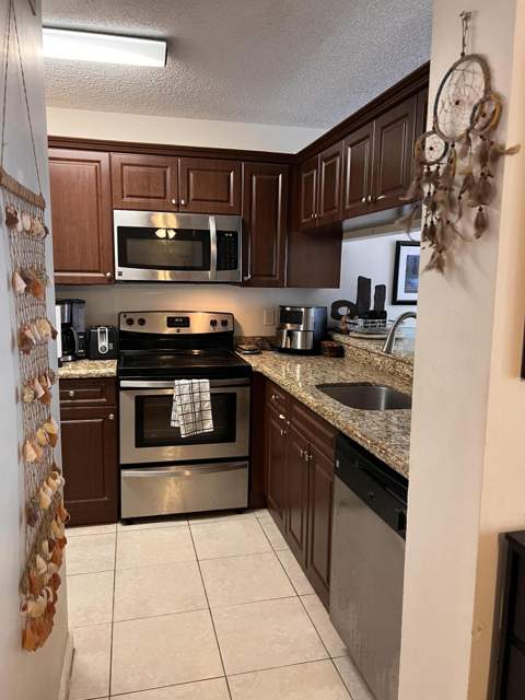 1103 Glenmoor Drive, West Palm Beach FL - photo 10 of 26