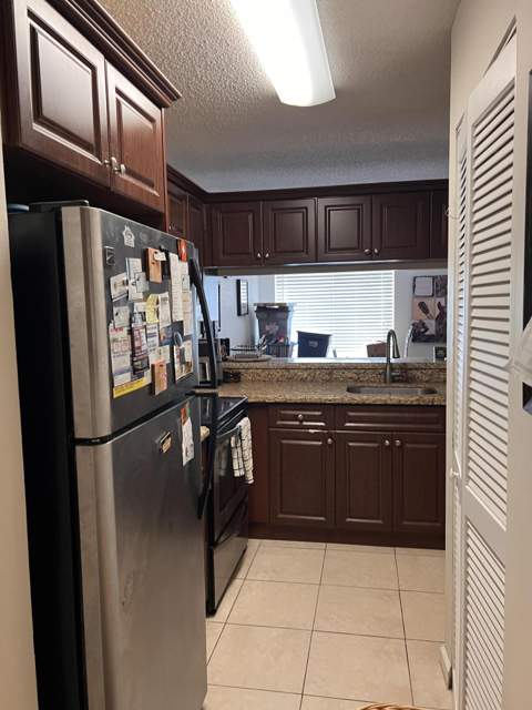 1103 Glenmoor Drive, West Palm Beach FL - photo 8 of 26
