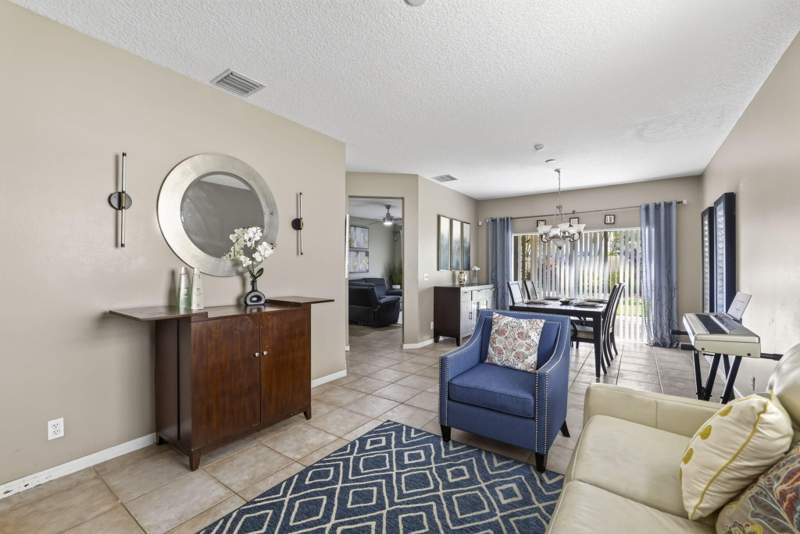 4 bedroom Single Family Residence at 10212 NW 7 Street, Oakwood — photo 2
