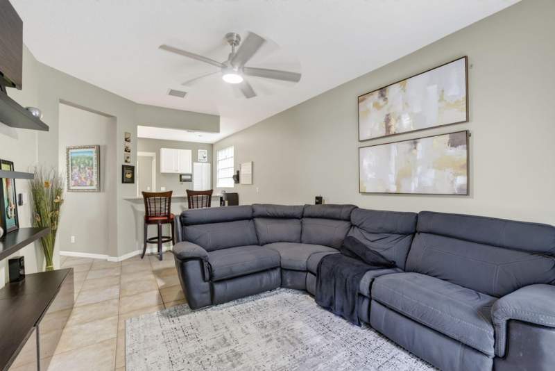 4 bedroom Single Family Residence at 10212 NW 7 Street, Oakwood — photo 4