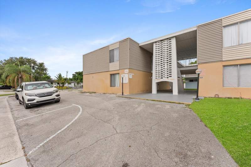 2 bedroom Condominium at 1500 Crescent Circle #A14, Apartments At Timberlake Condo, Lake Park — photo 2