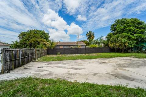 1007 Charles Street, West Palm Beach FL - photo 17 of 37
