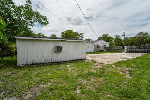 1007 Charles Street, West Palm Beach FL - photo 18 of 37