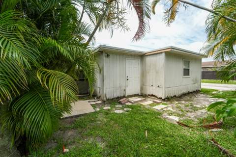 1007 Charles Street, West Palm Beach FL - photo 21 of 37