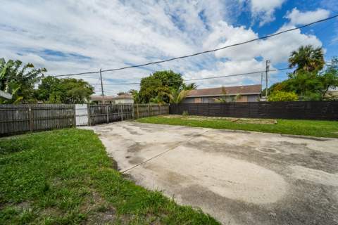1007 Charles Street, West Palm Beach FL - photo 23 of 37