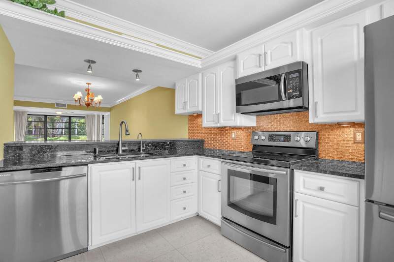2 bedroom Condominium at 6073 Balboa Circle #105, Whitehall Condo At Camino Real, Boca Raton — photo 2